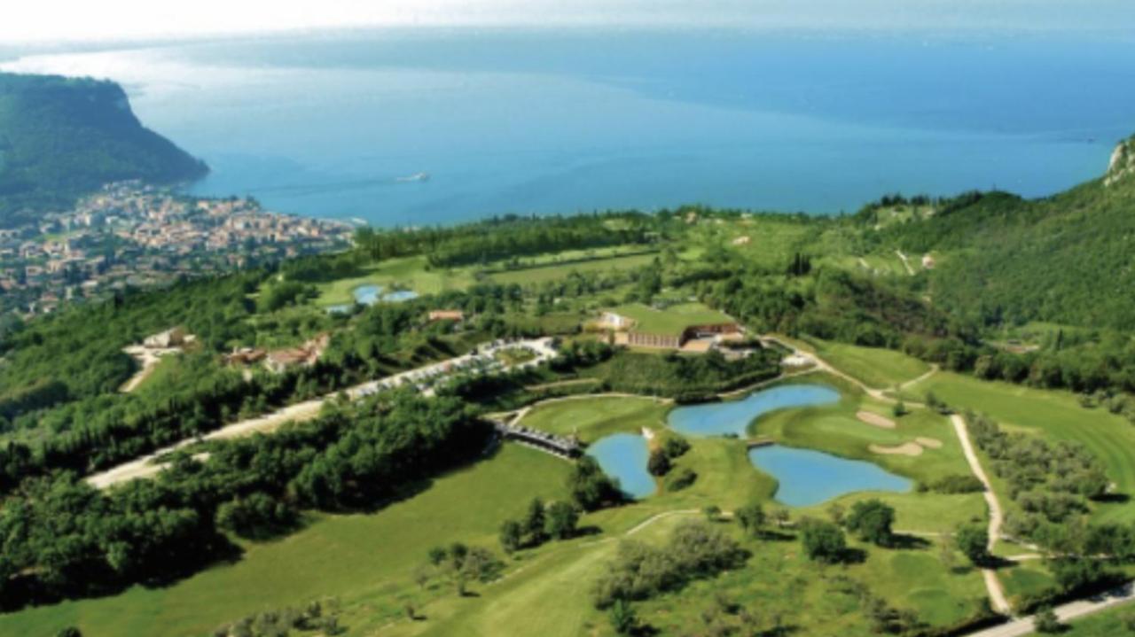 Villa Poggio Ulivo Pool-Apartments Rivoli Veronese المظهر الخارجي الصورة