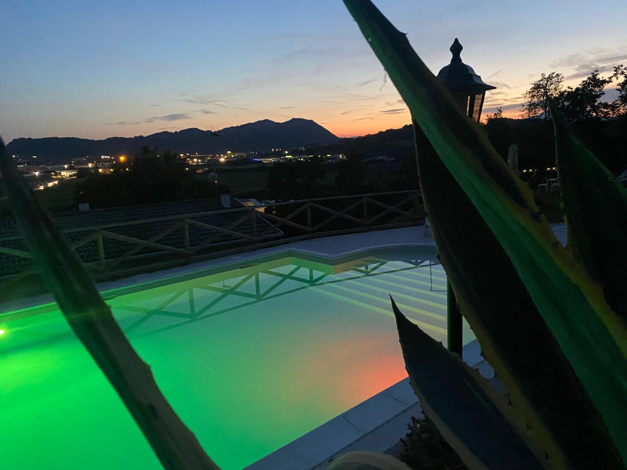 Villa Poggio Ulivo Pool-Apartments Rivoli Veronese المظهر الخارجي الصورة